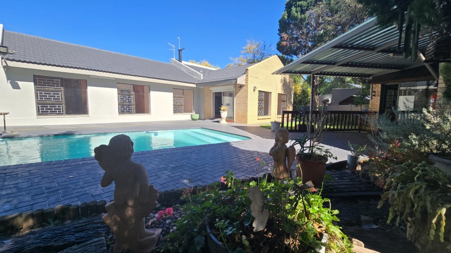 3 Bedroom Property for Sale in Langenhovenpark Free State